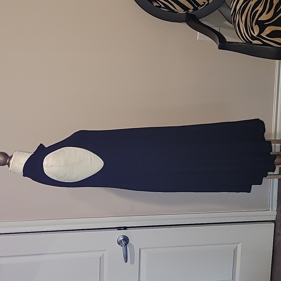 Black dress(NO fade) - Picture 4 of 5